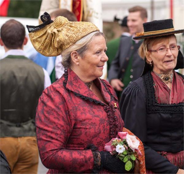 St. Leonhard's Traditional Women's Costume Group