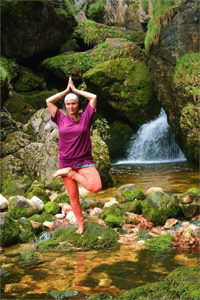 Yoga und Kraftplatzwanderungen